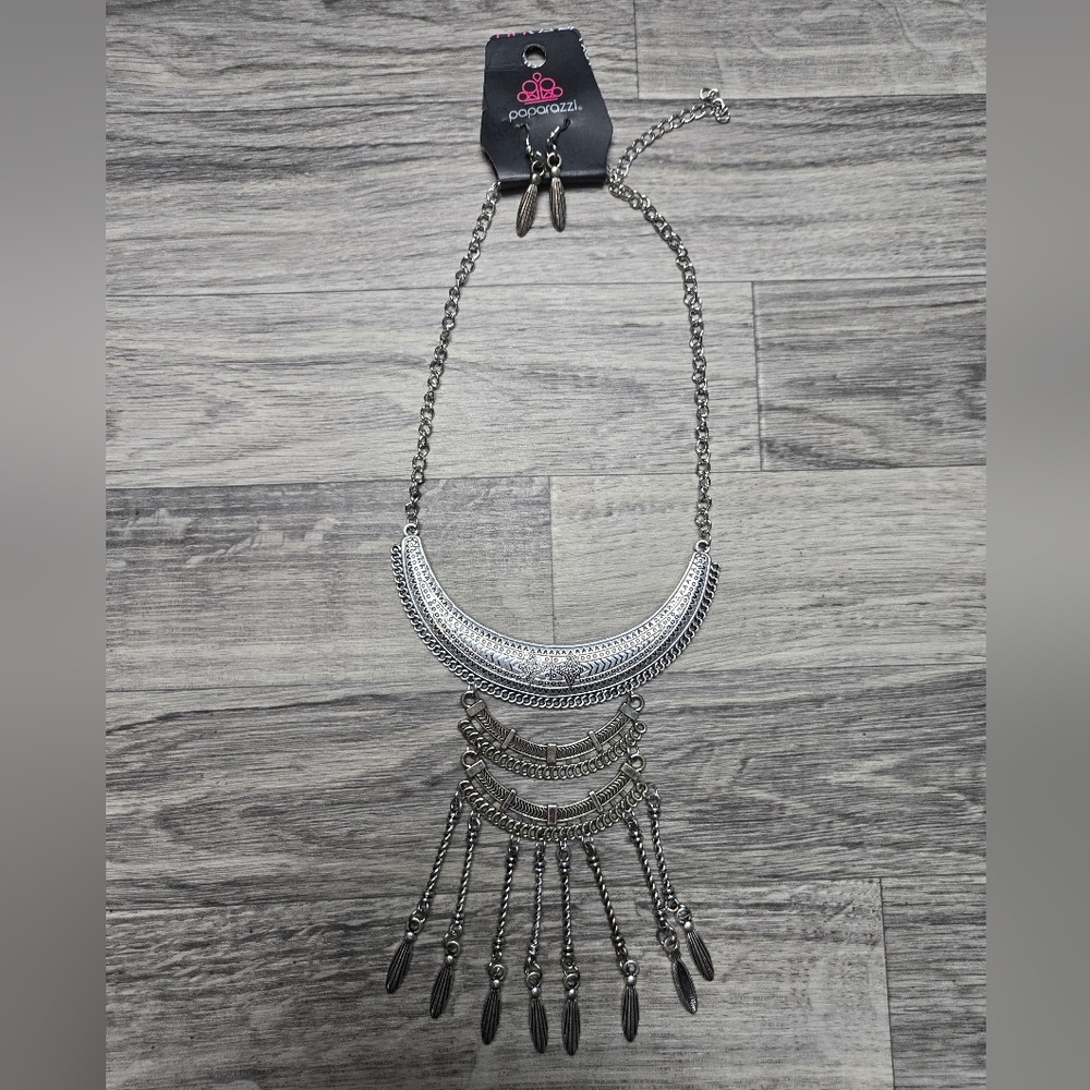 NWT Paparazzi Boho Statement Necklace with Earrings